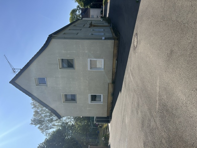 Giebelansicht des Mehrfamilienhauses