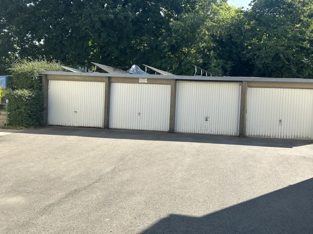 Garagenanlage auf dem Grundstück